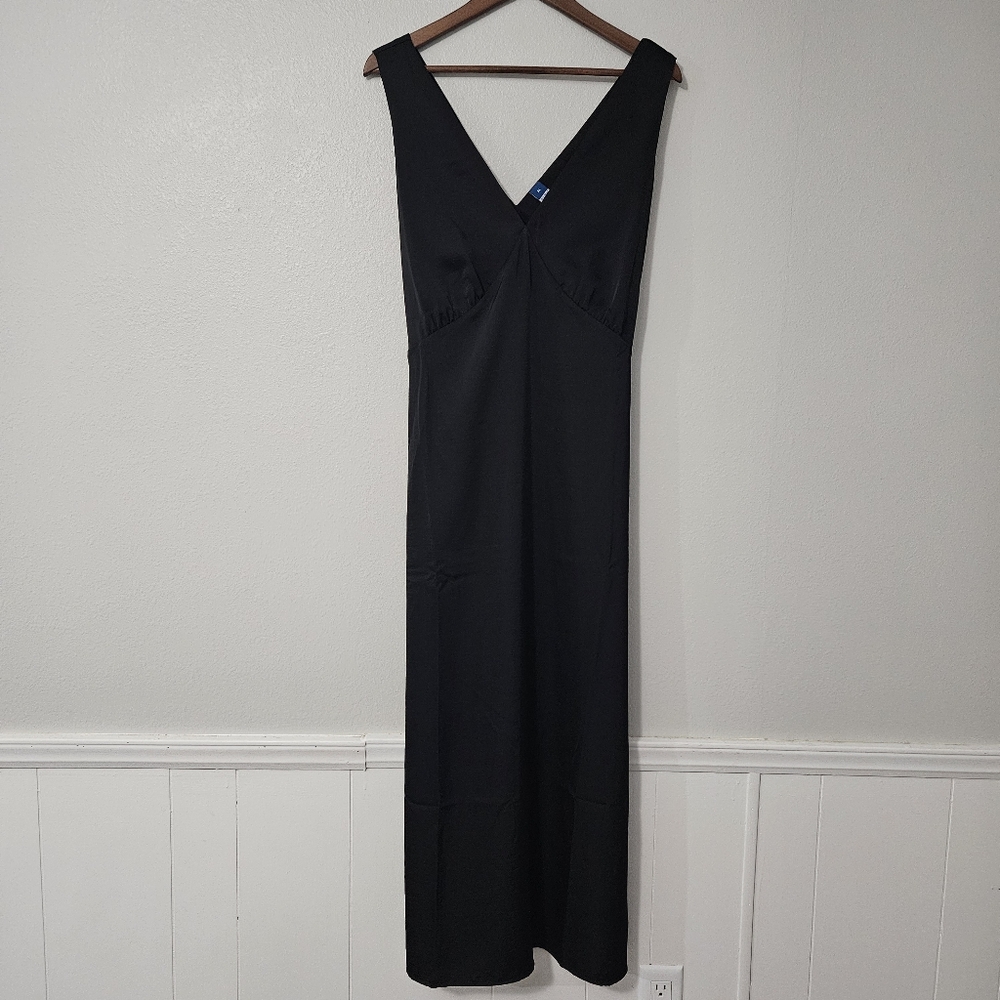 Old Navy Black Midi Dress - Picture 3 of 10